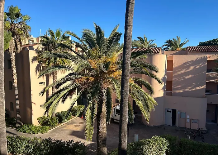 Golfe Juan Joli F2 Clim Piscine A 5 Minutes De La Mer