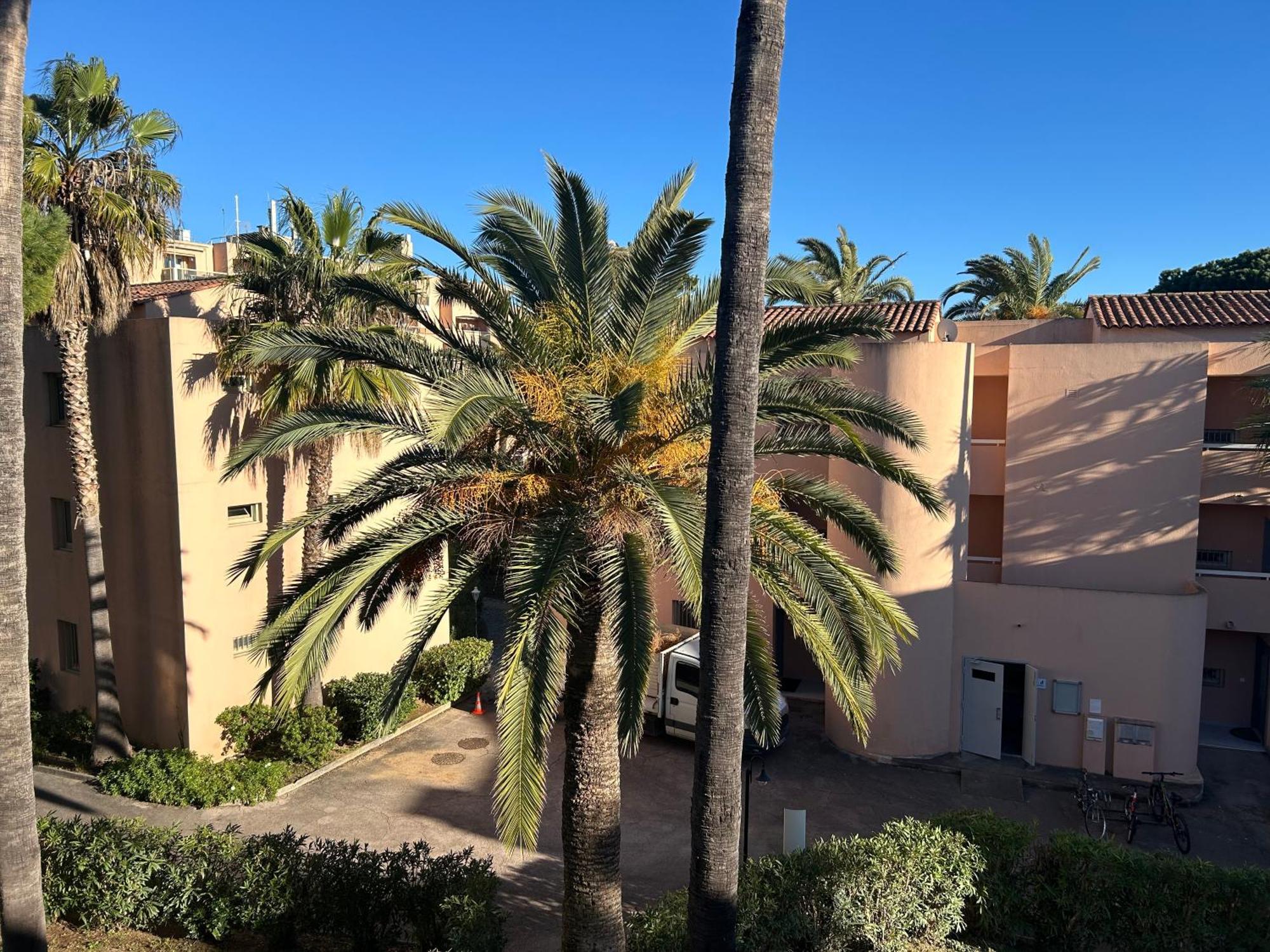 Golfe Juan Joli F2 Clim Piscine A 5 Minutes De La Vallauris