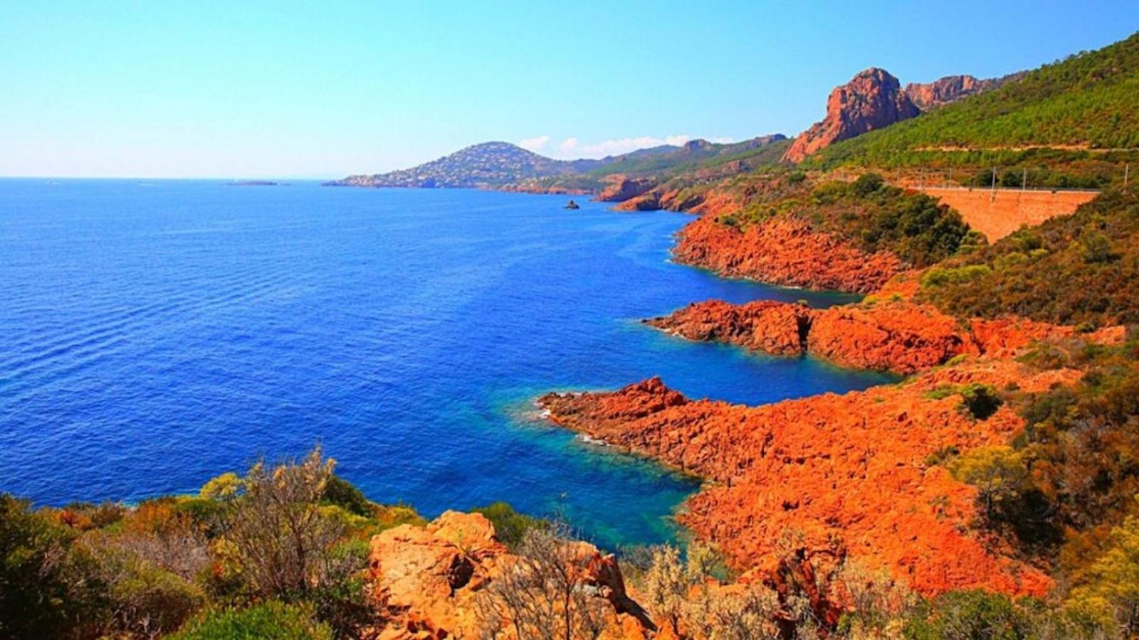 Golfe Juan Joli F2 Clim Piscine A 5 Minutes De La
